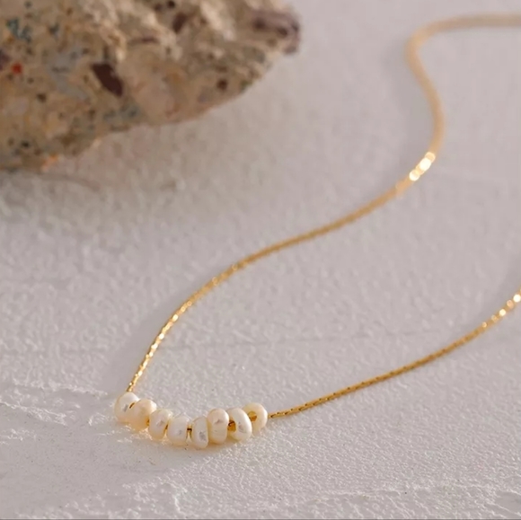 Exquisite Delicate Pearl Necklace - Picture 3 of 8